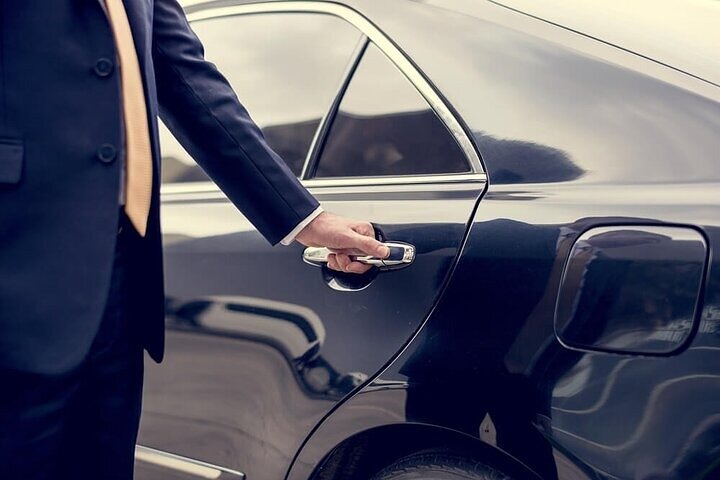 Luxury Airport Transfers & Private Car Services in Melbourne
