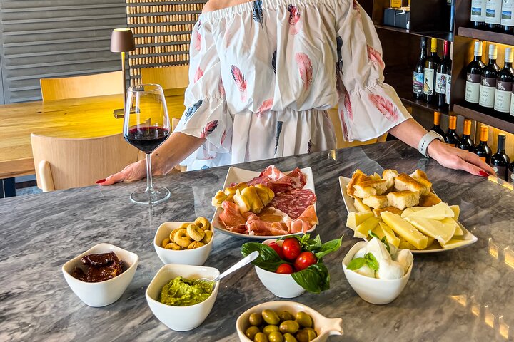 Manarola Wine Tasting Experience with Maria