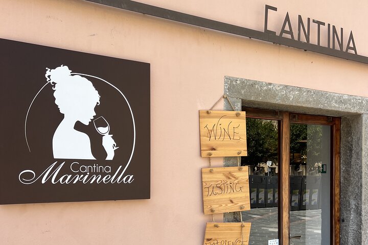 Manarola Wine Tasting Experience with Maria
