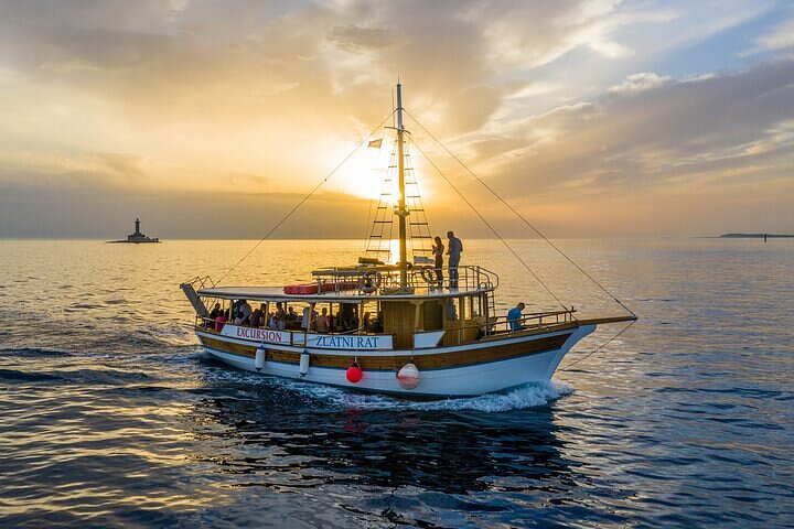 Medulin: 85% Dolphin Sunset Cruise, All-Inclusive & Face Painting