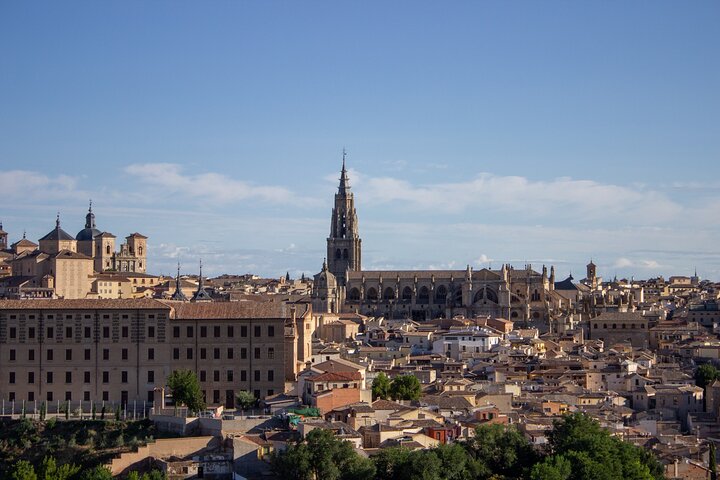 From Madrid: Toledo & Segovia Day Tour with Lunch & Tickets