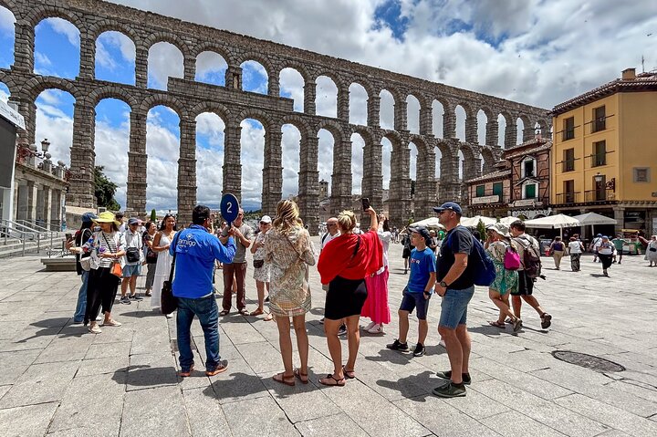 From Madrid: Toledo & Segovia Day Tour with Lunch & Tickets