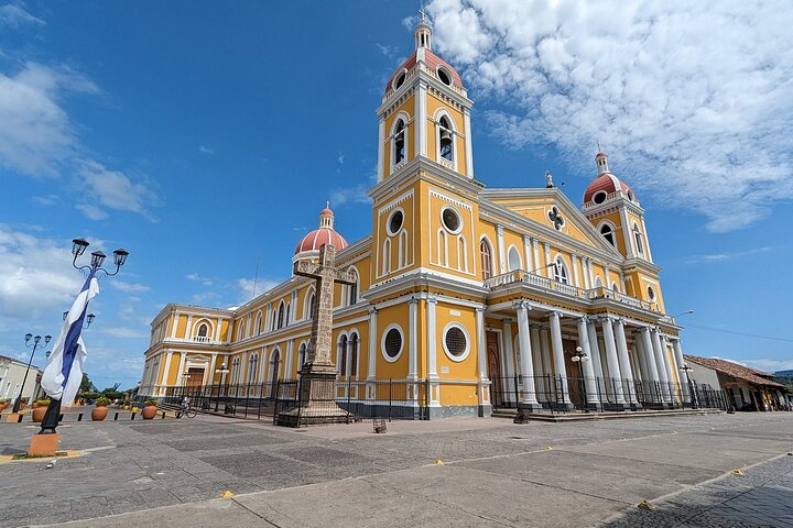 Nicaragua One Day Tour to Colonial Granada and Crafty Masaya