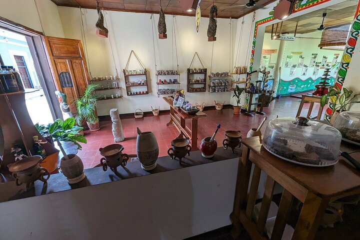 Nicaragua One Day Tour to Colonial Granada and Crafty Masaya