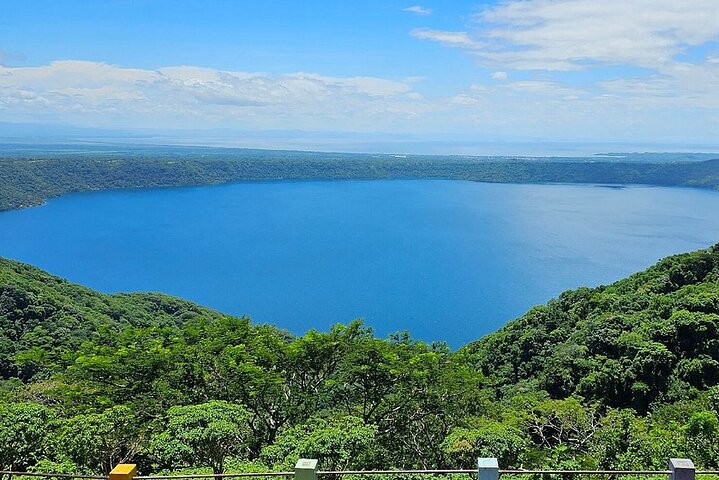 Nicaragua One Day Tour to Colonial Granada and Crafty Masaya