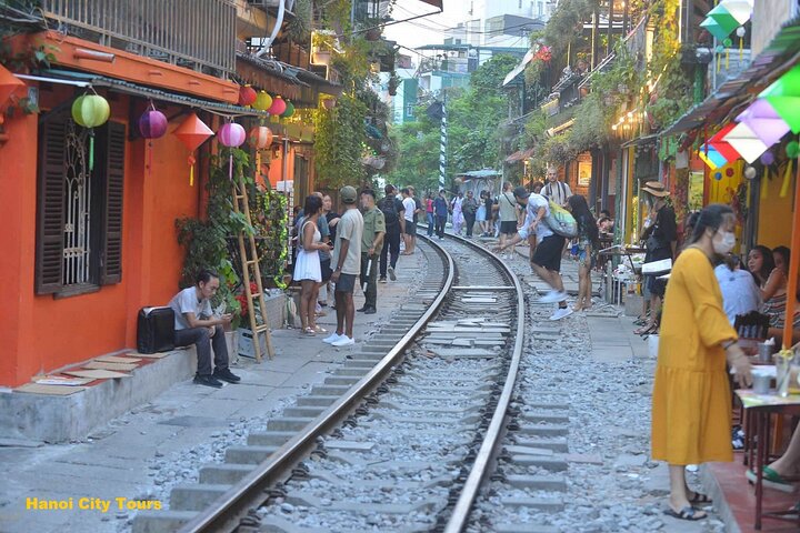Hanoi City Tour: Private Half-Day Customized with Train Street