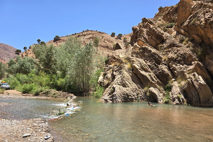Hike & Overnight With Nomads Families