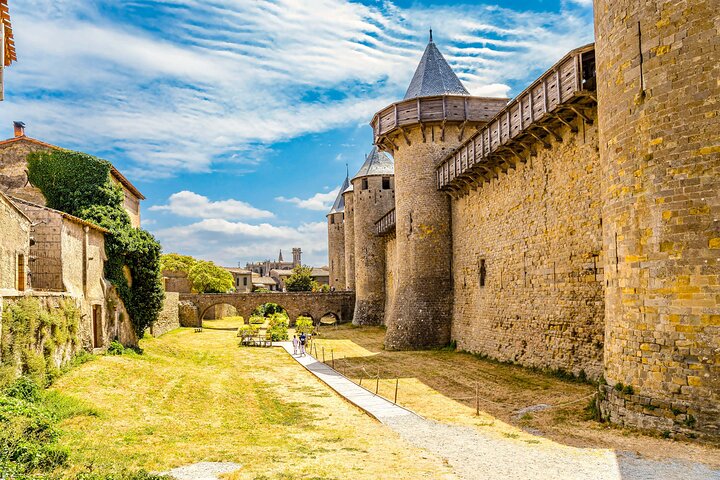 Carcassonne Walking Tour with Audioguide on Your Smartphone