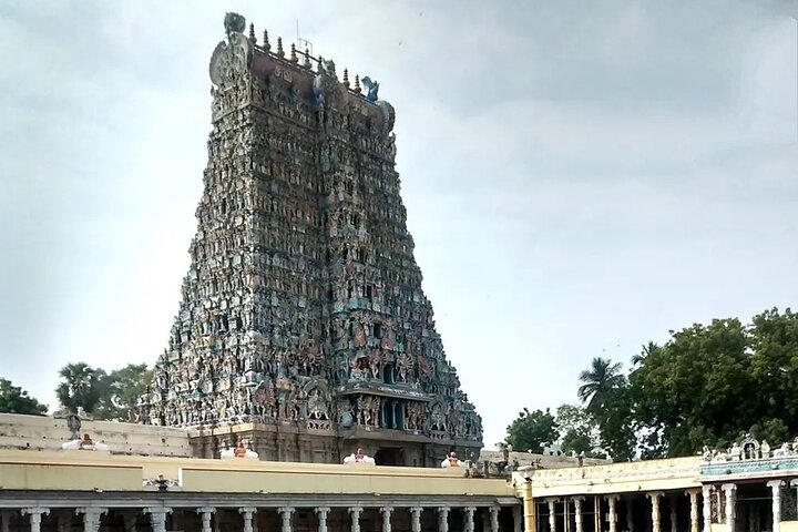 Madurai Walks : City Highlights Temple and Market Tour