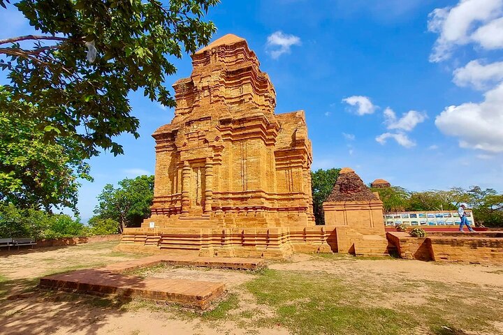 Mui Ne/Phan Thiet: Ta Cu Mountain with Cable Car & Lying Buddha