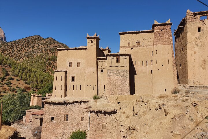 Dades Gorge - Roses Valley -1000 Kasbah ruins Trek