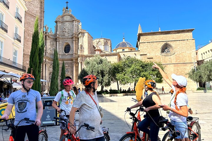 Valencia City Highlights in Guided Bike or E-Bike Tour