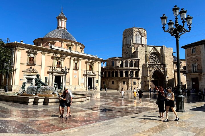 Valencia City Highlights in Guided Bike or E-Bike Tour