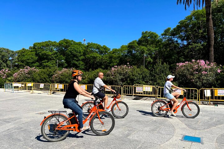 Valencia City Highlights in Guided Bike or E-Bike Tour