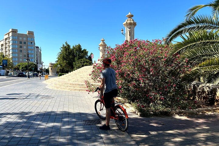 Valencia City Highlights in Guided Bike or E-Bike Tour