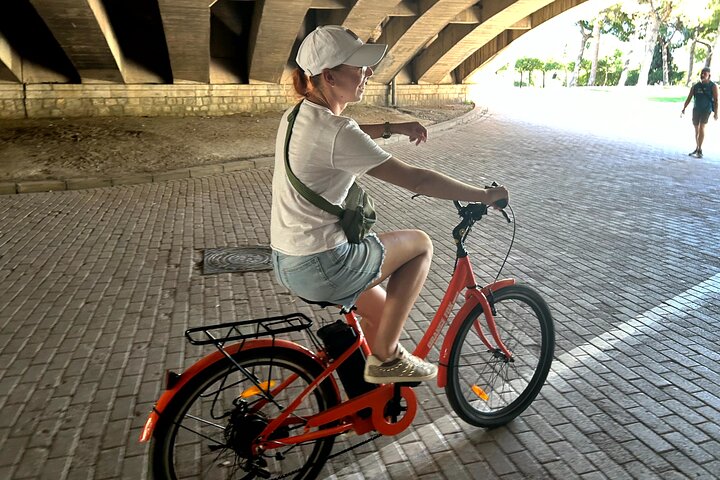 Valencia City Highlights in Guided Bike or E-Bike Tour