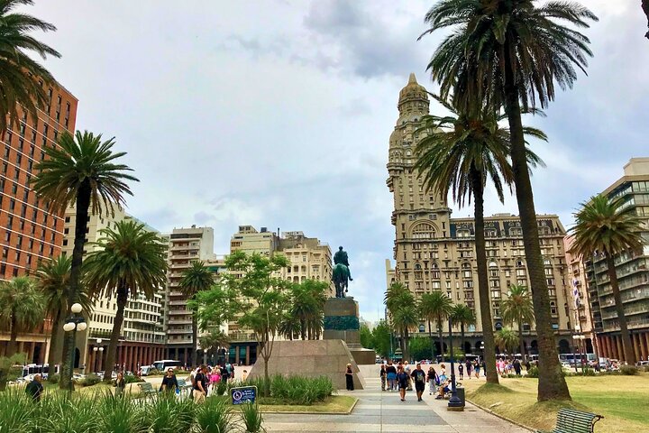 Montevideo Highlights: Shared City Tour for Cruise Passengers