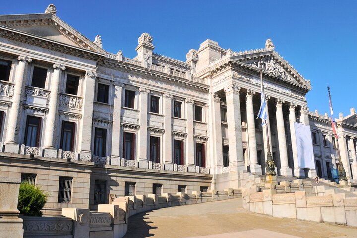 Montevideo in Style: Private City Tour for Cruise Passengers