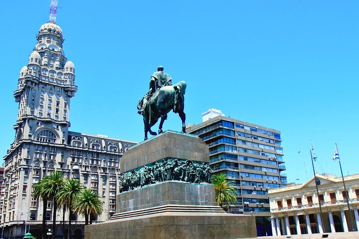 Montevideo in Style: Private City Tour for Cruise Passengers