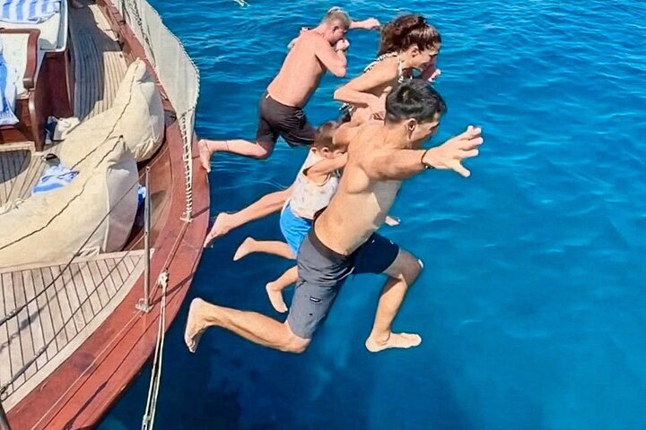 Rhodes Day Cruise (with lunch & unlimited drinks) 5,5 Hours