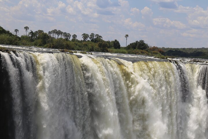 Zimbabwe & Zambia: Guided Tour of the Falls from Both Sides