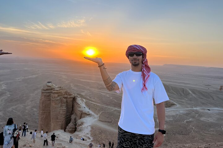 Edge of the World Riyadh Tour with Camel Ride, Bat Cave & Dinner