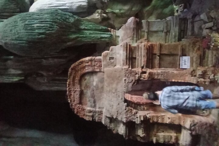 KAMPOT: Pepper farm. Cave. Secret Lake. Kep Crab market & Salt..