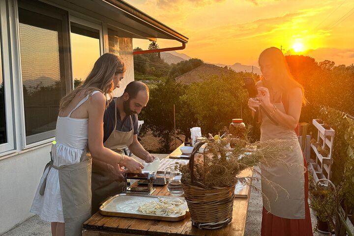 Cooking class in a villa with Palermo view