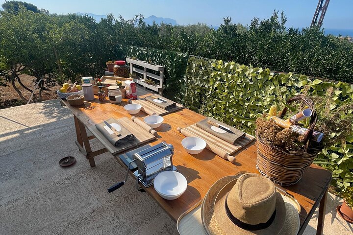 Cooking class in a villa with Palermo view