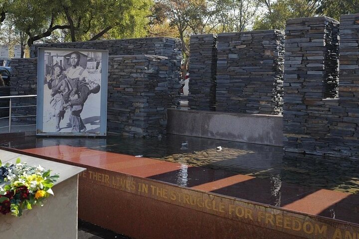 Full-Day Guided Tour of Soweto, Johannesburg and Apartheid Museum