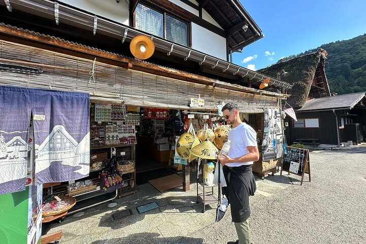 World Heritage Shirakawa-go Perfect Guided Tour from Kanazawa