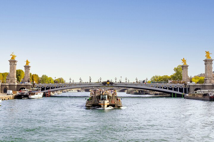Paris Seine River Sightseeing Cruise with Commentary by Bateaux Parisiens