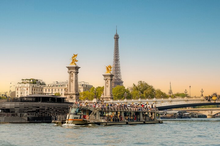 Paris Seine River Sightseeing Cruise with Commentary by Bateaux Parisiens