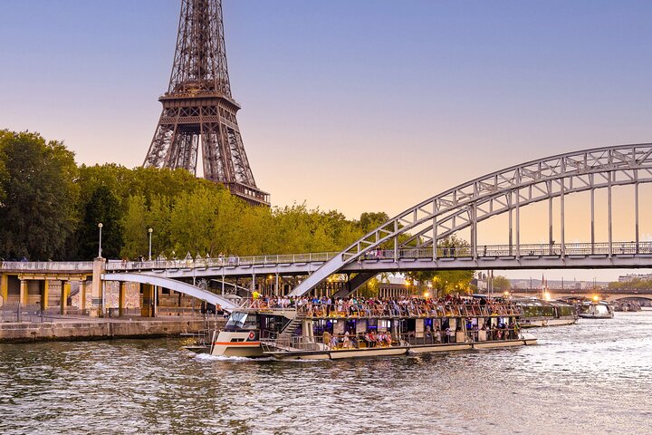 Paris Seine River Sightseeing Cruise with Commentary by Bateaux Parisiens