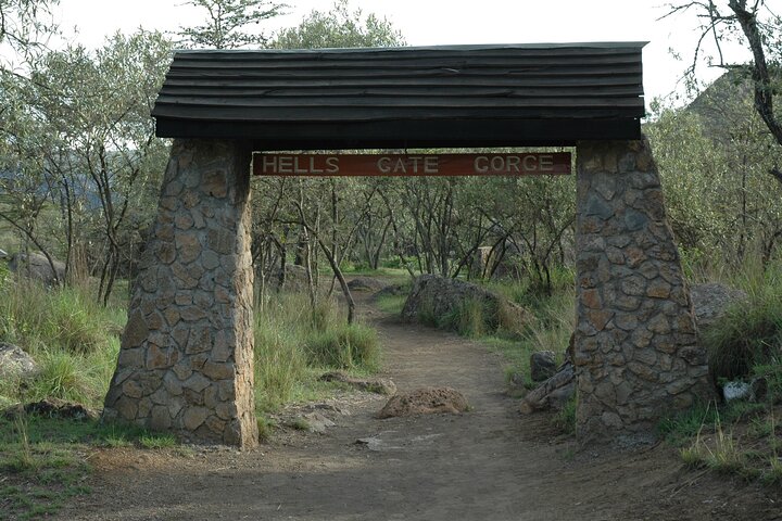 Day Tour to Hells Gate National Park