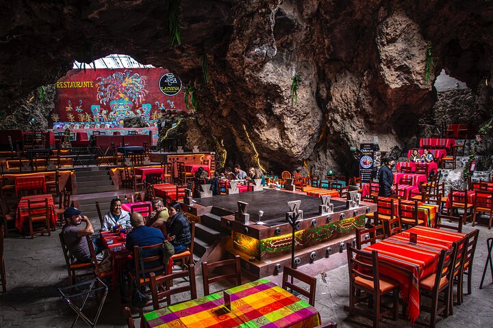 Balloon flight + pick up in CDMX + Breakfast in Cave + Pyramids