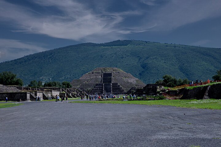 Balloon flight + pick up in CDMX + Breakfast in Cave + Pyramids