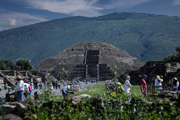 Balloon flight + pick up in CDMX + Breakfast in Cave + Pyramids