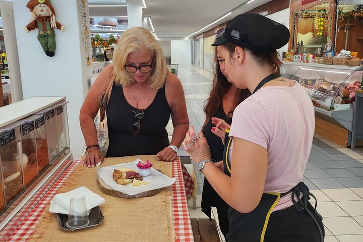 Food and wine tour of Pescara Vecchia on foot
