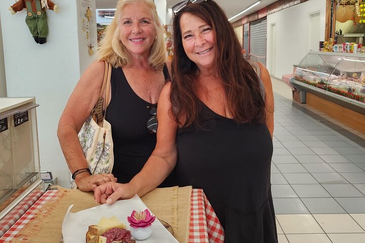 Food and wine tour of Pescara Vecchia on foot