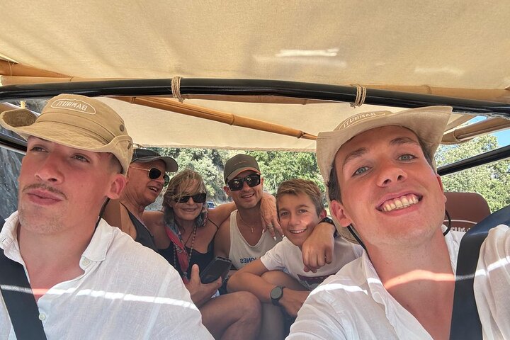 Best of the Douro in a Day: Boat, Wine and Family Lunch