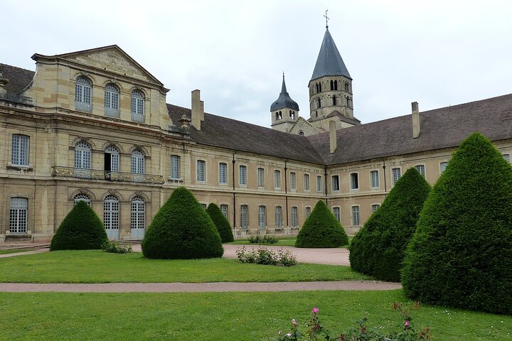 Cluny abbey private guided tour with your official tour guide !