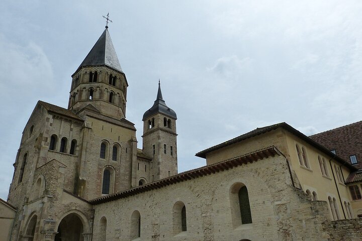 Cluny abbey private guided tour with your official tour guide !