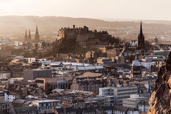 Edinburgh Castle and Royal Mile Walking Tour - Ticket Included