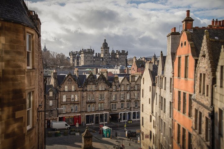 Edinburgh Castle and Royal Mile Walking Tour - Ticket Included