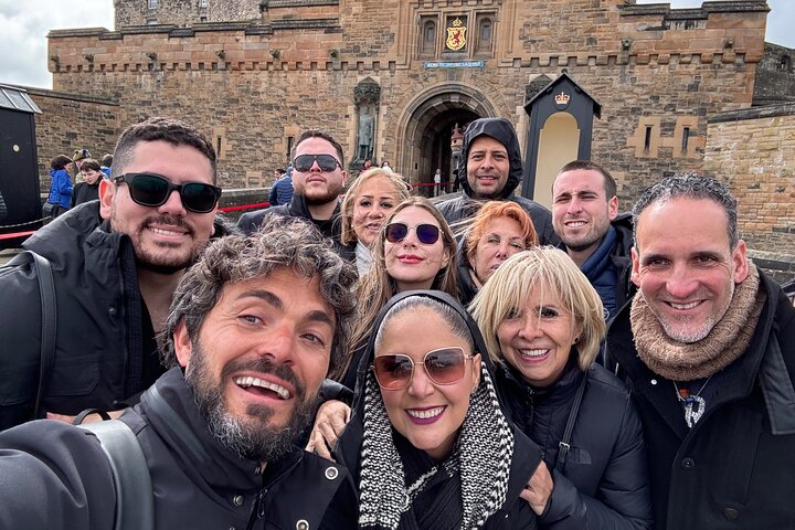 Edinburgh Castle and Royal Mile Walking Tour - Ticket Included