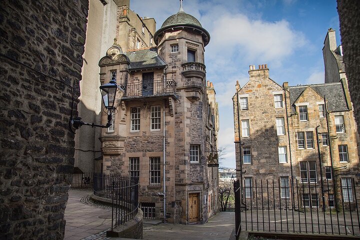 Edinburgh Castle and Royal Mile Walking Tour - Ticket Included