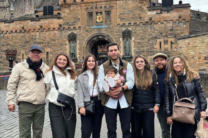 Edinburgh Castle and Royal Mile Walking Tour - Ticket Included