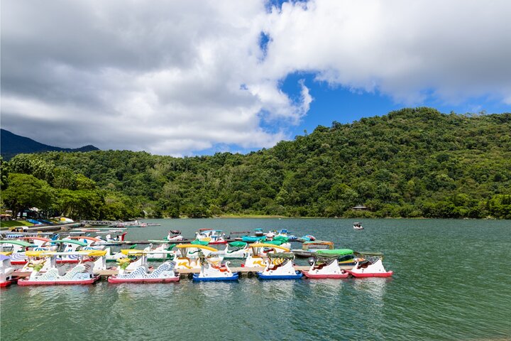 Hualien Tour in Qixingtan Beach, Liyu Lake, and Lintianshan Park