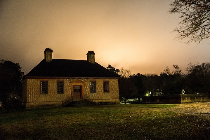 Whispers of Williamsburg Haunted Ghost Tour with Add-on options